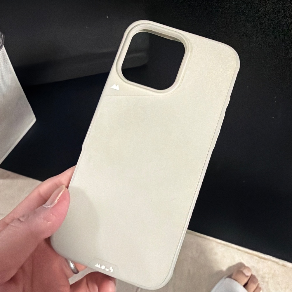 MOUS 16 pro max plus cream color case - Picture 2 of 4